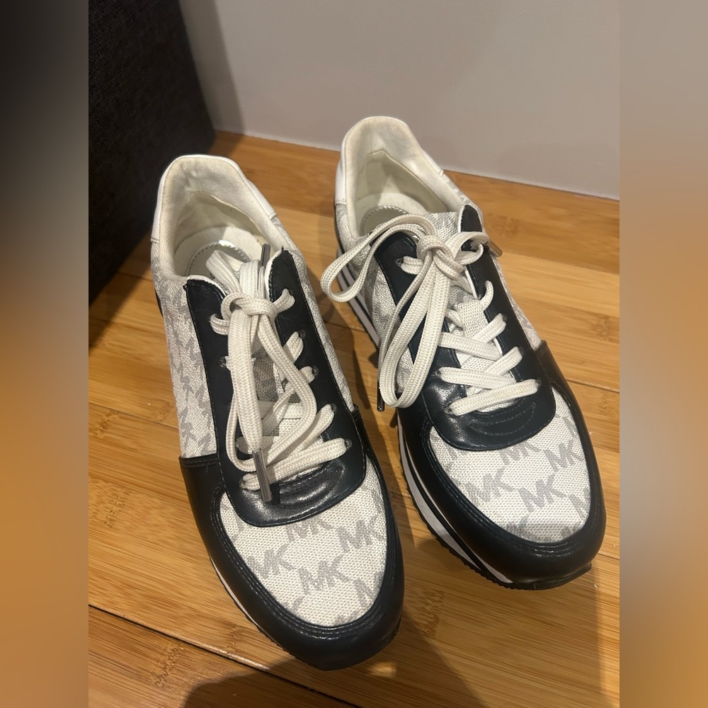 Michael Kors Monique Knit Trainer Sneakers Black/Optic White Women’s 6 - Picture 3 of 10